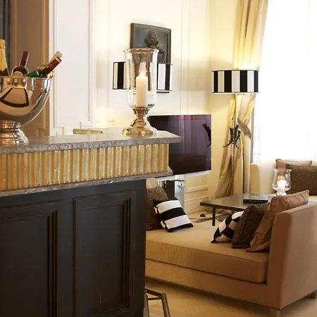 Hotel De Monaco 3*